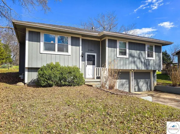 2206 N Swisher Dr, Clinton, MO 64735