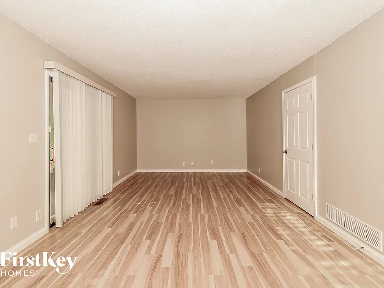 2668 Royal Oak Ct — Photo 10