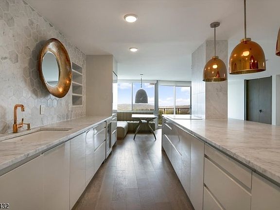5th image of 1 Claridge Dr APT 602