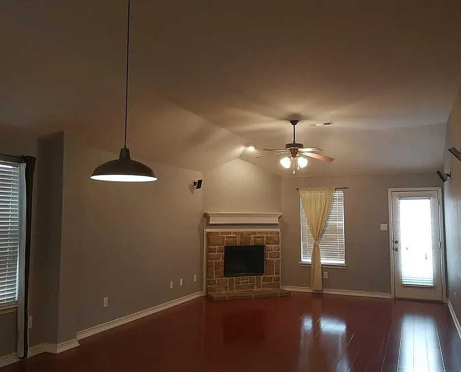 3 bed, 1737 sqft, $1,945 — Photo 2
