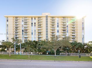 Vecino Del Mar Condo, North Miami, FL 33181