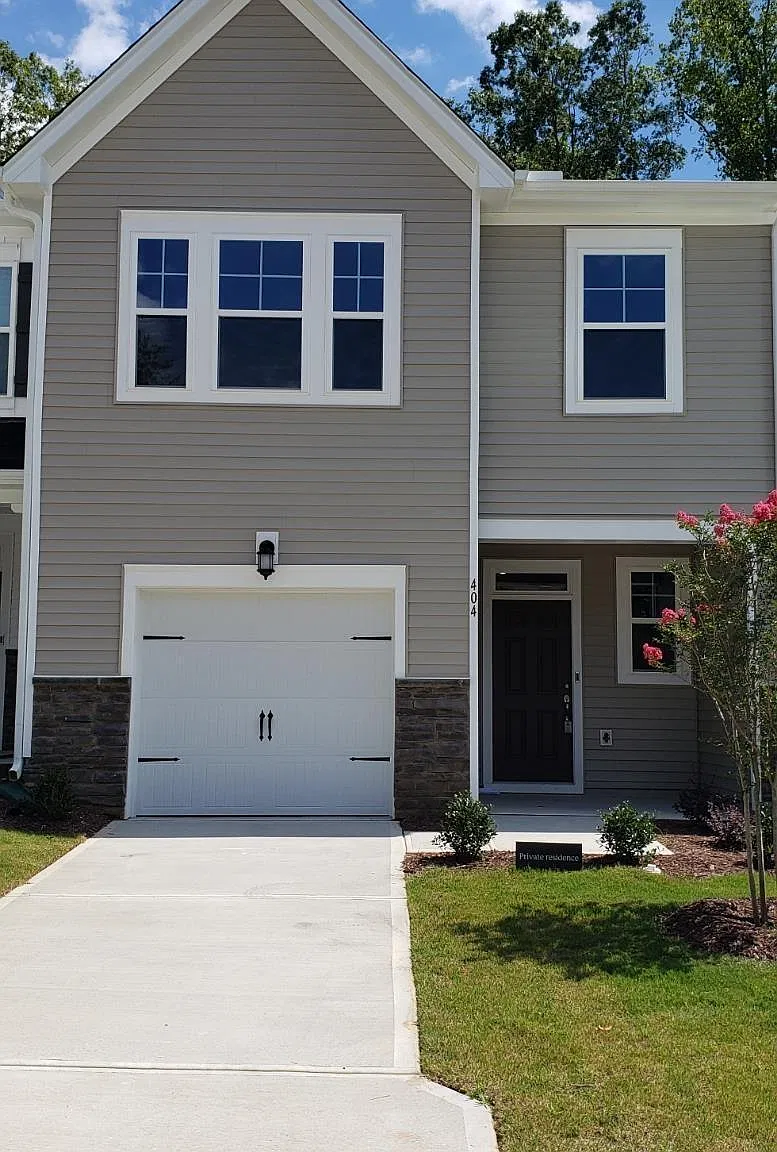 3 bed, 2.5 bath, 1680 sqft, $1,850 — Photo 1