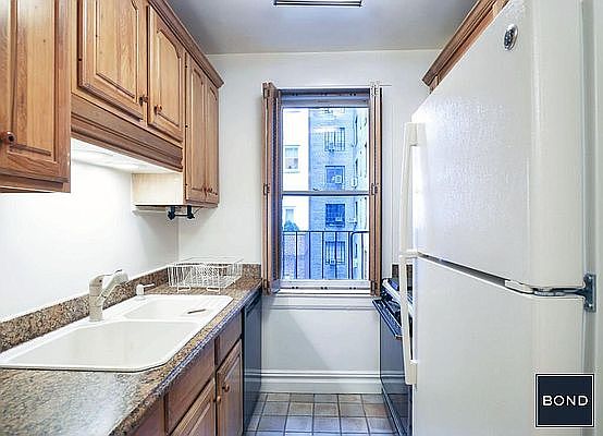 5th image of 135 E 39th St APT 2E