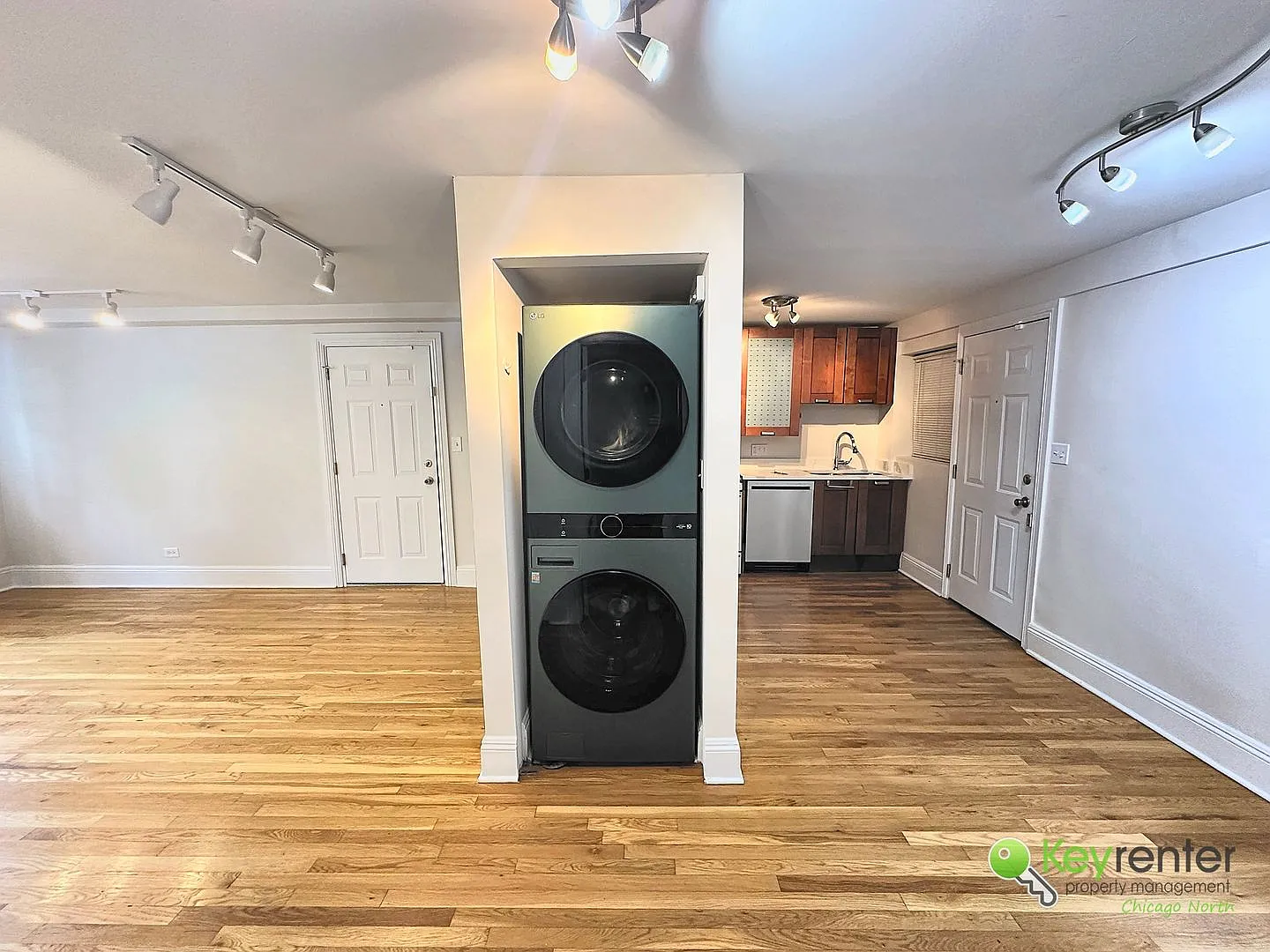 Lakefront Living in East Rogers Park! — Photo 3