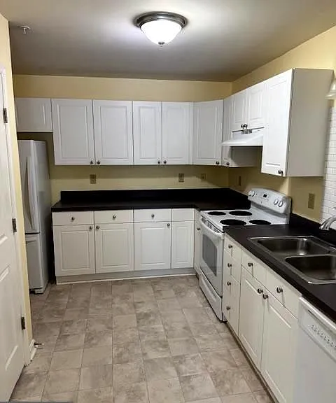 1234 Oakwood Dr — Photo 3