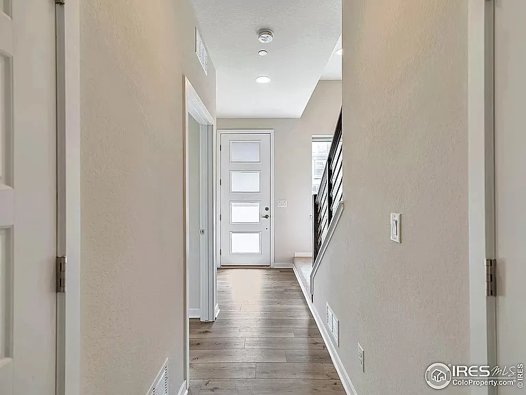 526 Meridian Ln — Photo 8