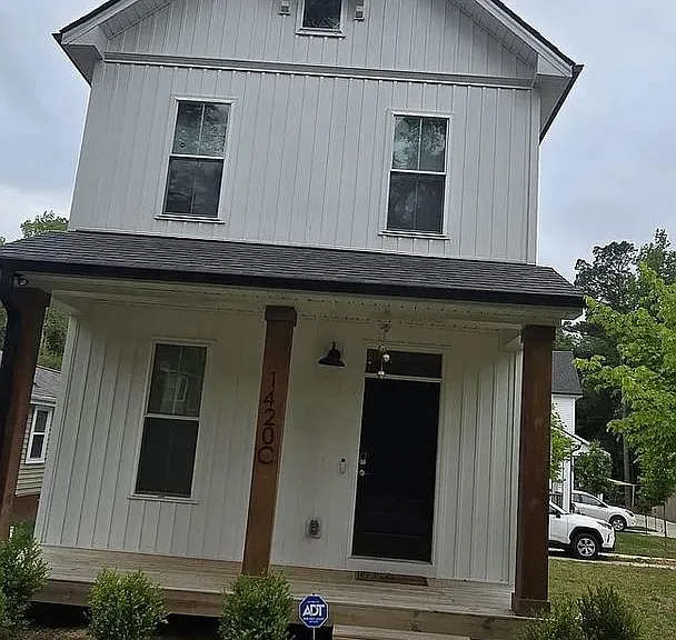1420 Maplewood Dr #C — Photo 1