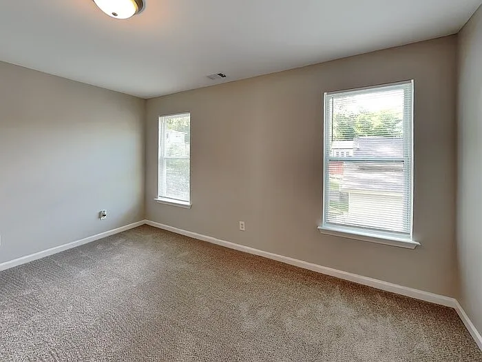 854 N Grand Ave NW — Photo 9