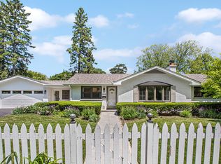 300 W Prospect Ave, Lake Bluff, IL 60044