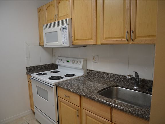 3rd image of 643 Sylvan St APT 3