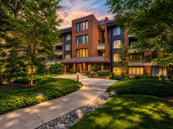 1401 Burr Oak Rd APT 201C, Hinsdale, IL 60521