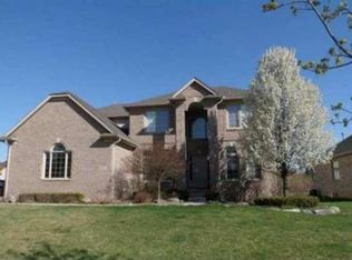 8235 Washington Woods Dr, Washington, MI 48094