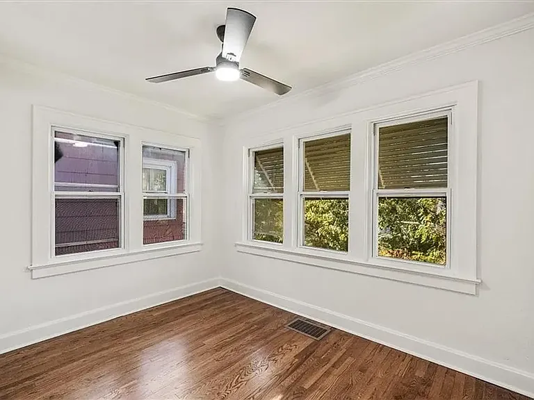 328 Norton Ave — Photo 8
