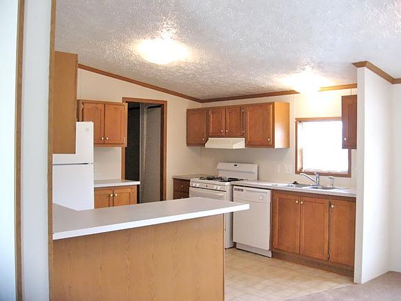 3rd image of 16153 Charlemagne Ave