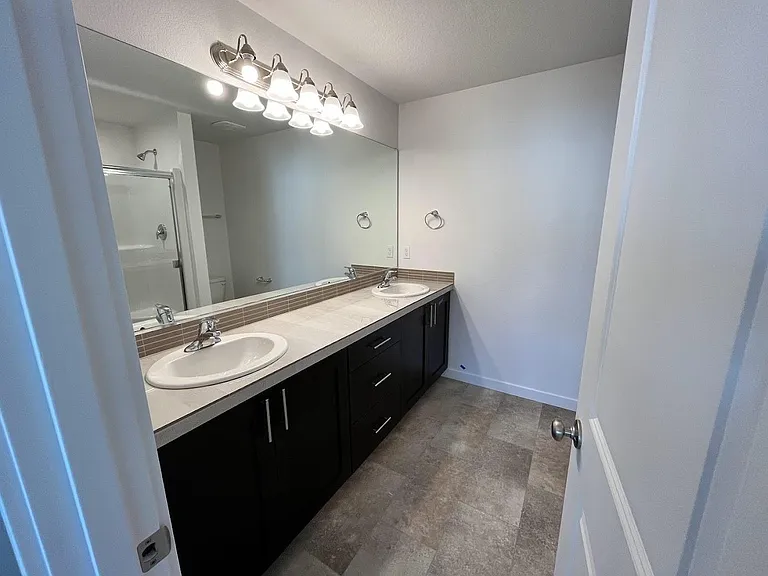 2821 S Magnolia Dr — Photo 4