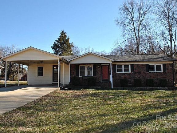 2nd image of 125 Hoots Ln
