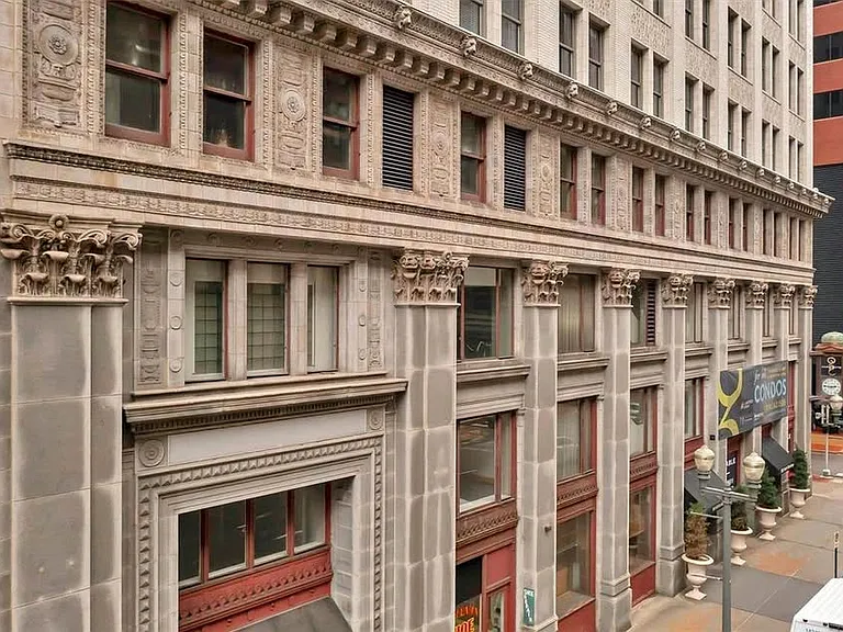 314 N Broadway Ave — Photo 3