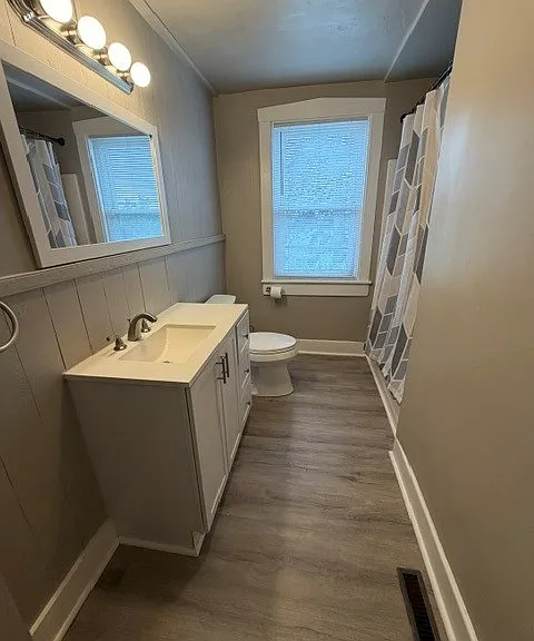 2123 Main St — Photo 4