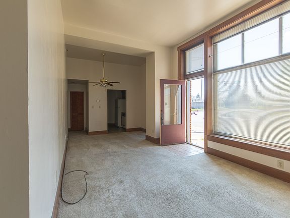 5th image of 670 E 11th St