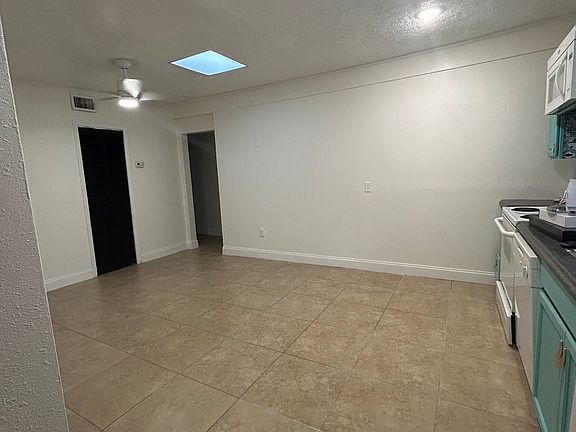 3rd image of 1937 Cloverlawn Ave #A