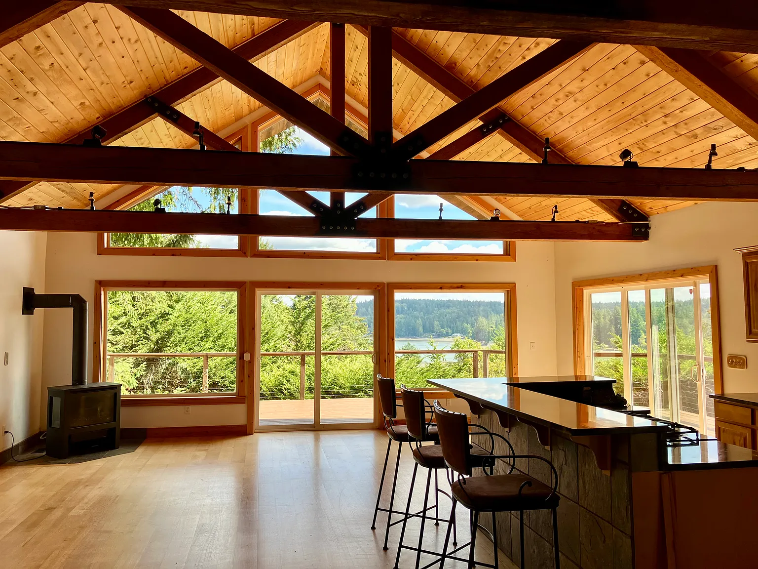 3 bed, 1500 sqft, $2,500 — Photo 2