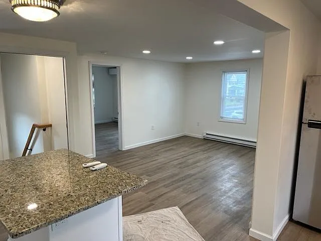 1 bed, 1200 sqft, $1,250 — Photo 3