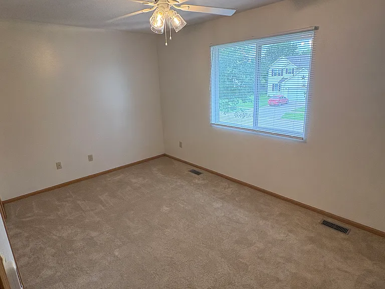 872 Edgewater Dr — Photo 10