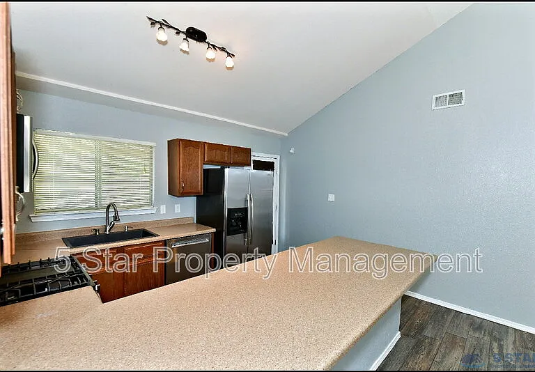 804 Margarita St — Photo 15