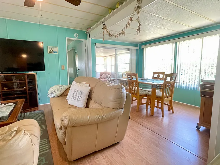 1016 Nell Way — Photo 14