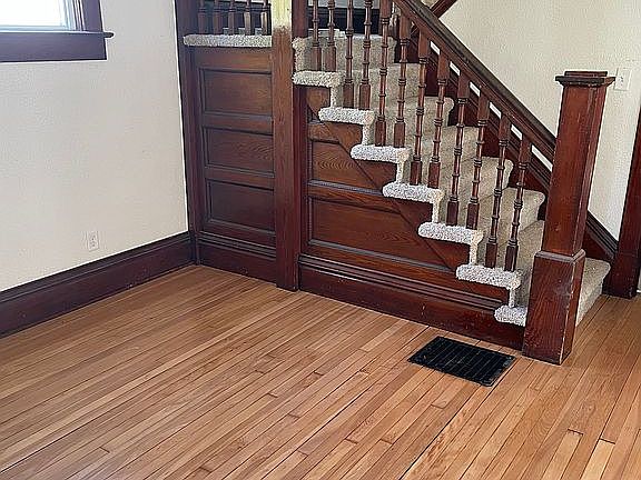3rd image of 903 Morton Ave