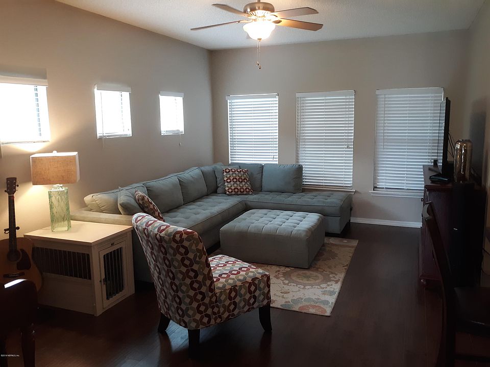 1st image of 610 Briar Way Ln