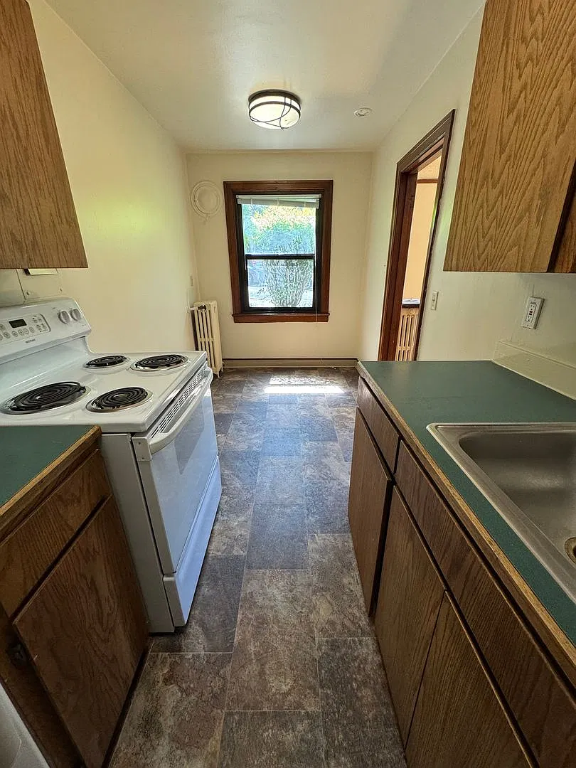 Parkway Apartments — Photo 2