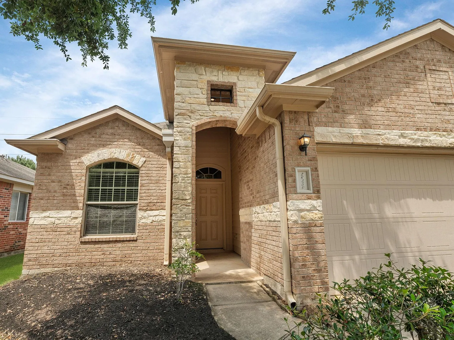3 bed, 2.0 bath, 1580 sqft, $2,100 — Photo 3