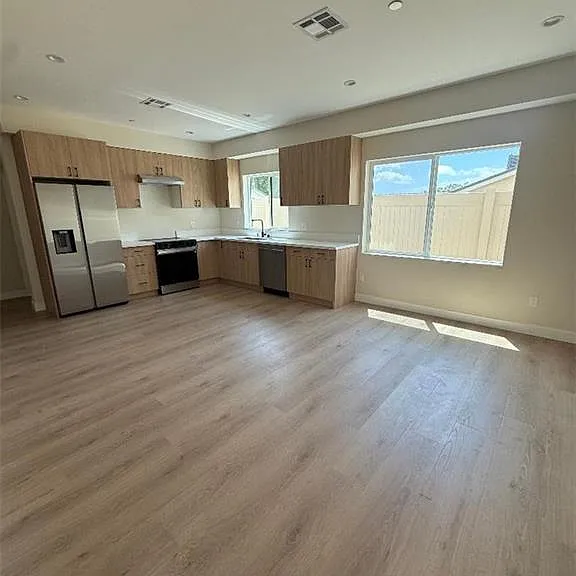 7828 Kyle St — Photo 1