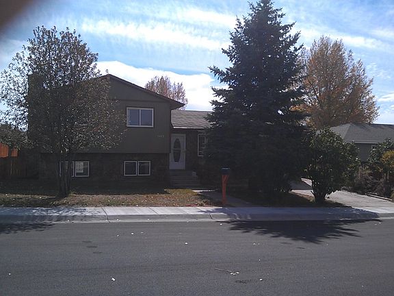 5th image of 1402 Thomes St