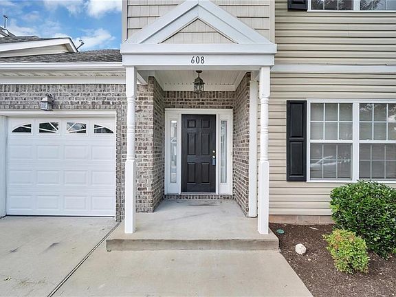 3rd image of 608 Catano Ct