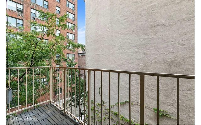 Rented by Douglas Elliman | media 18