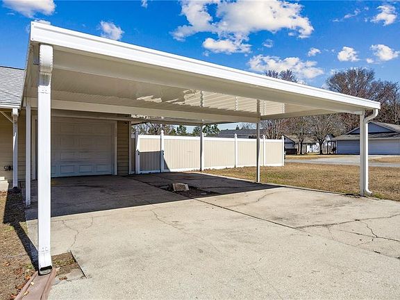 5th image of 110 Forest Ridge Dr