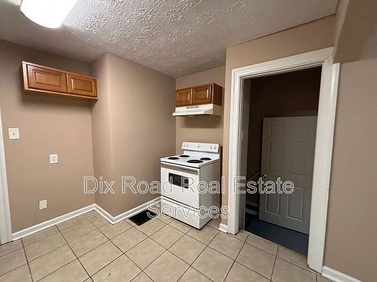 2827 Oxford Ave — Photo 10