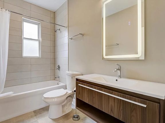 5th image of 3001 N Sawyer Ave Unit 1E