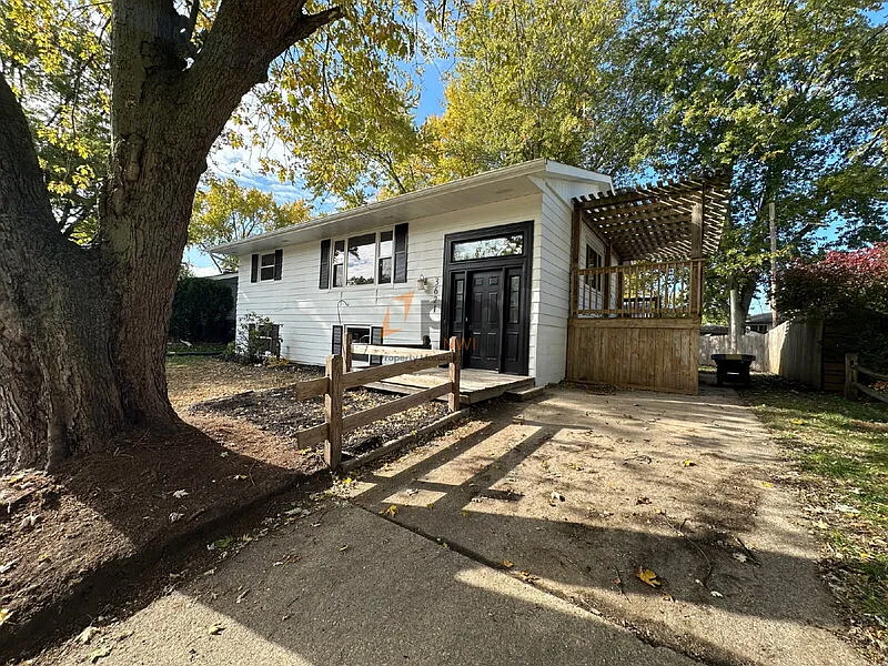 3621 Windsor Rd photo 1