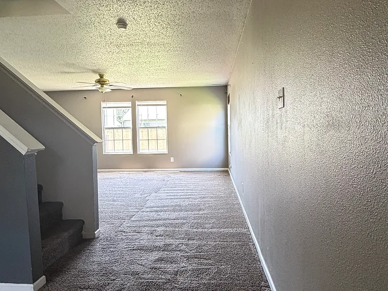 936 Springside Ct — Photo 2