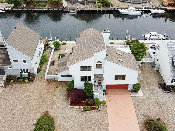 2nd image of 1210 Skimmer Ct
