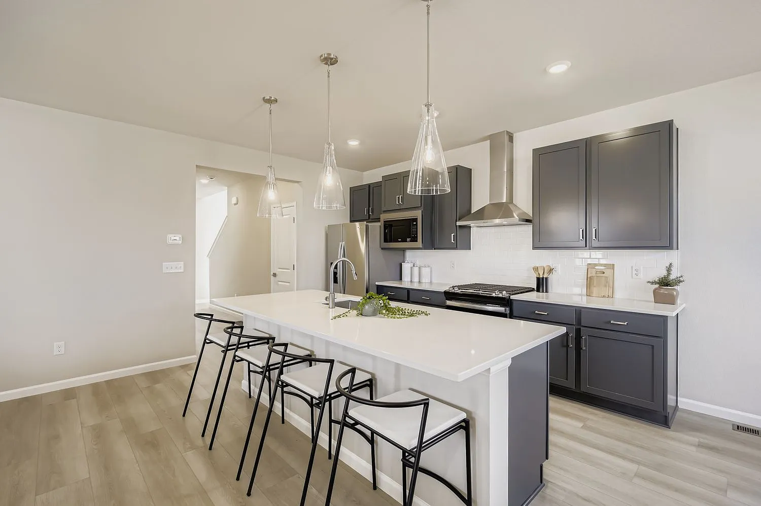2 bed, 1400 sqft, $1,300 — Photo 4