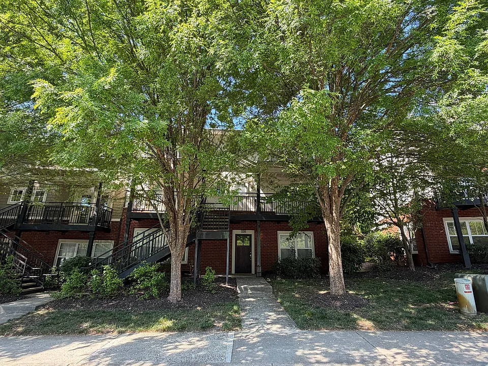 1615 Elmwood Ct #208