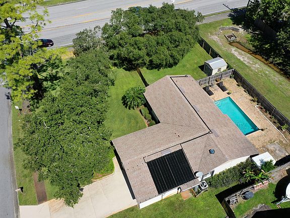 3rd image of 5801 Southport Dr