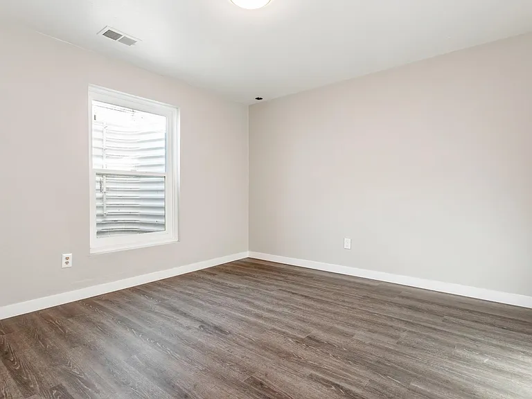 11068 E 4th Way — Photo 5