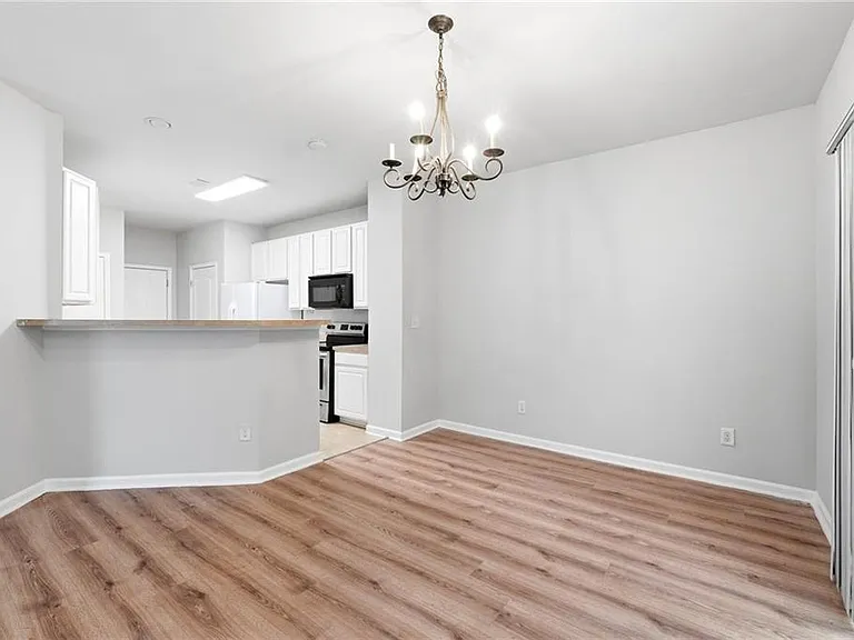 1006 Ivydale Cir — Photo 7