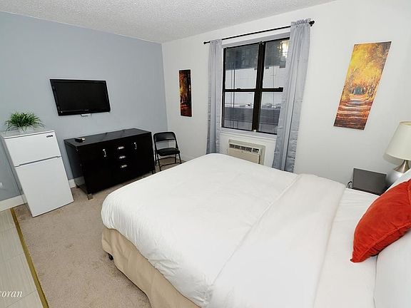 5th image of 440 W 41st St APT 9G