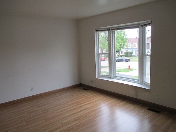 2nd image of 1909 Governors Ln
